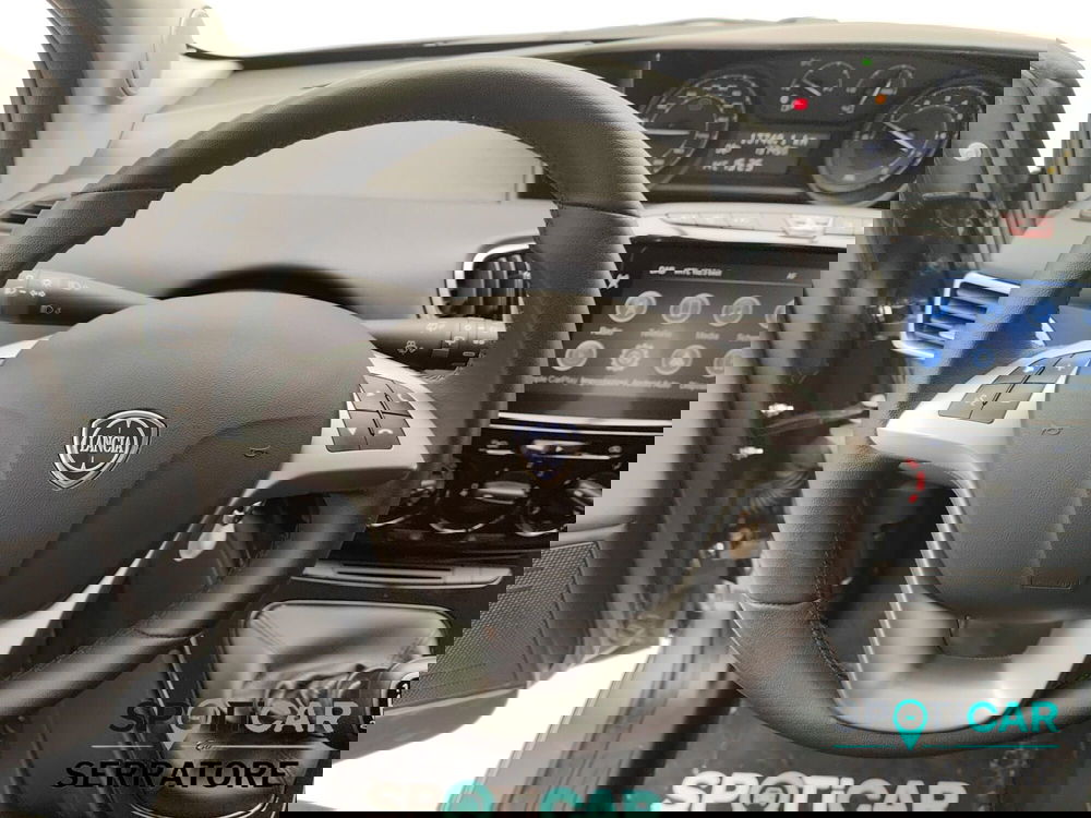 Lancia Ypsilon usata a Como (8)