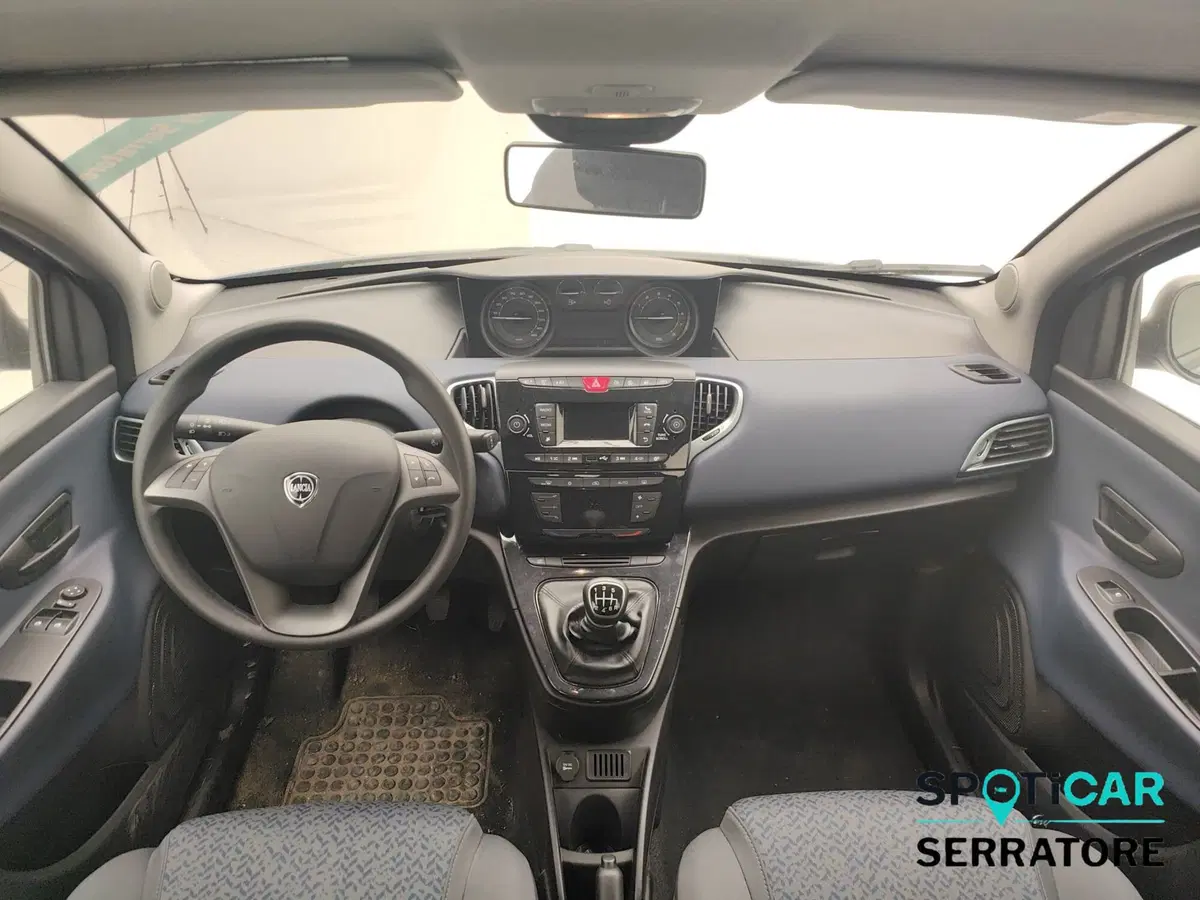 Lancia Ypsilon usata a Como (14)