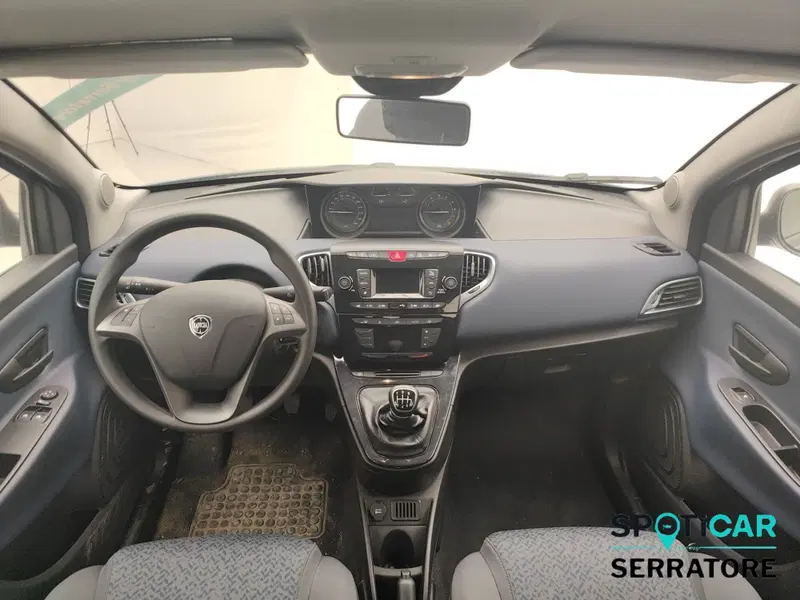Lancia Ypsilon usata a Como (14)