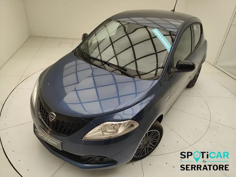Lancia Ypsilon usata a Como (15)