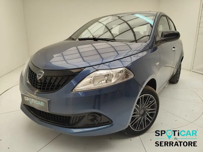 Lancia Ypsilon usata a Como (16)