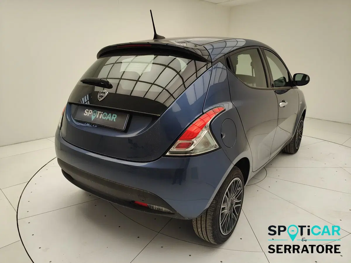 Lancia Ypsilon usata a Como (5)