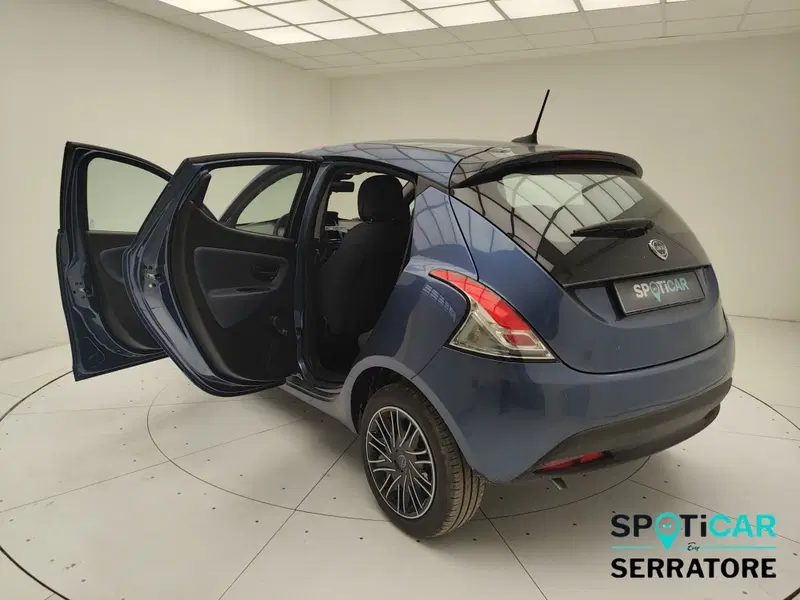 Lancia Ypsilon usata a Como (7)