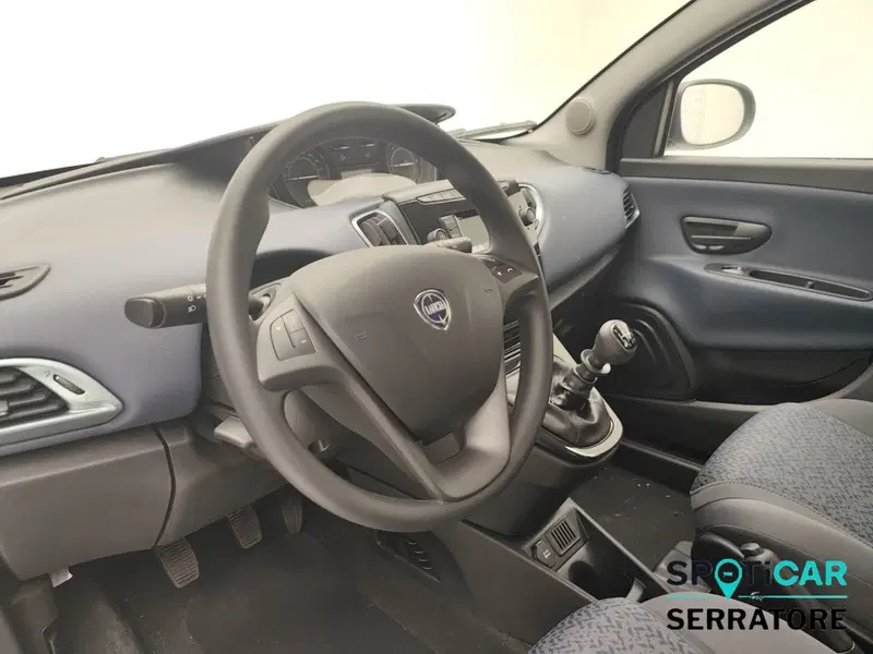Lancia Ypsilon usata a Como (8)