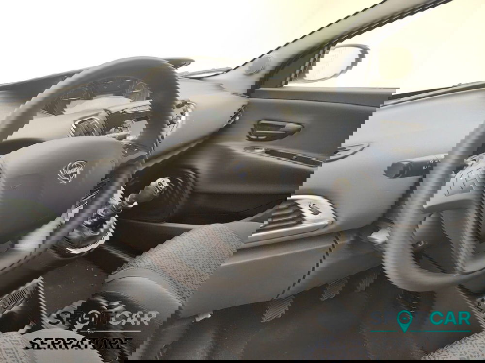 Lancia Ypsilon usata a Como (8)