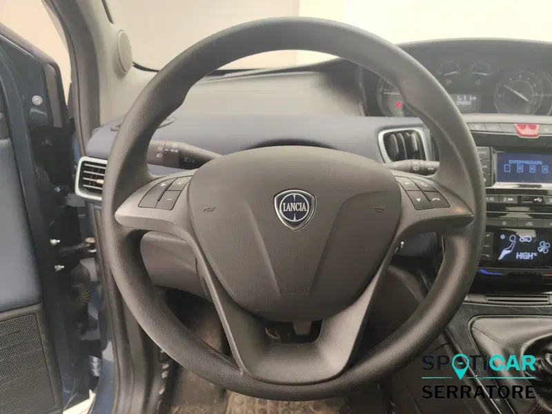 Lancia Ypsilon usata a Como (9)
