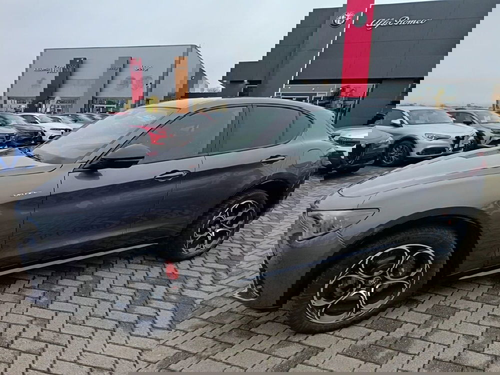 Alfa Romeo Stelvio usata a Alessandria (9)