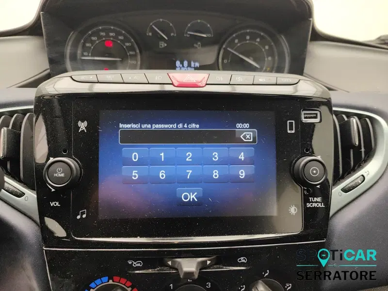 Lancia Ypsilon usata a Como (10)