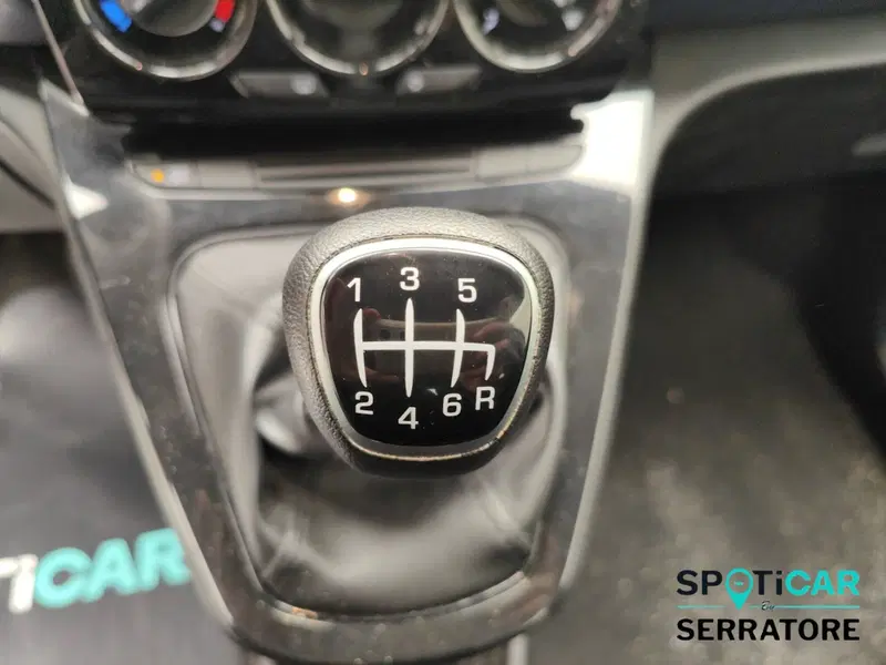 Lancia Ypsilon usata a Como (12)
