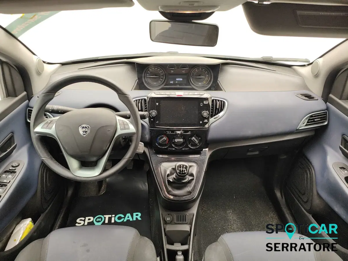 Lancia Ypsilon usata a Como (14)