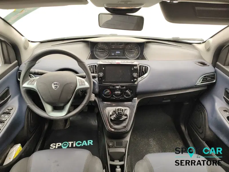 Lancia Ypsilon usata a Como (14)