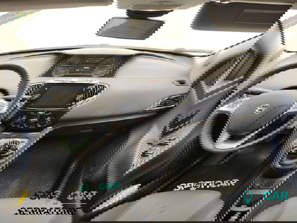 Lancia Ypsilon usata a Como (14)