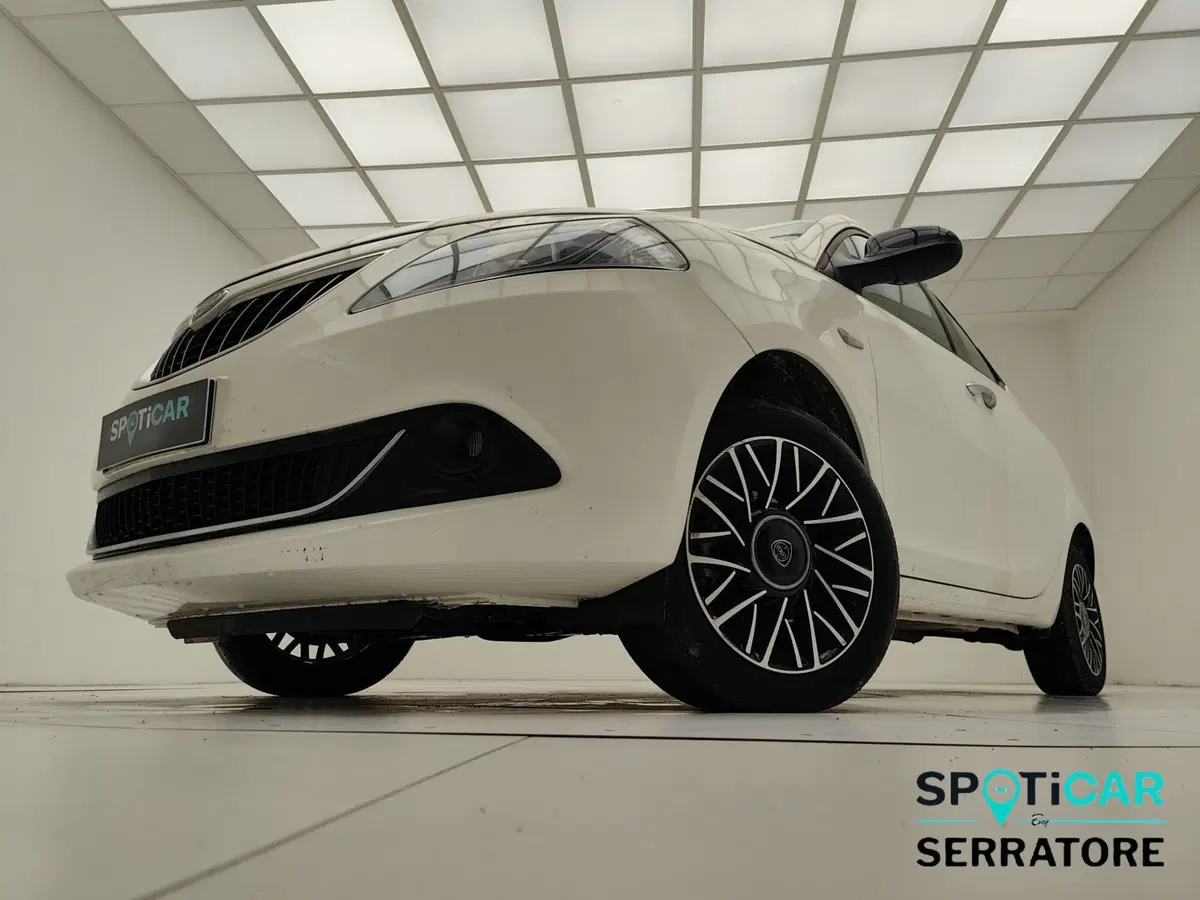 Lancia Ypsilon usata a Como (3)