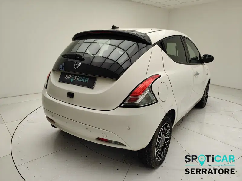 Lancia Ypsilon usata a Como (5)