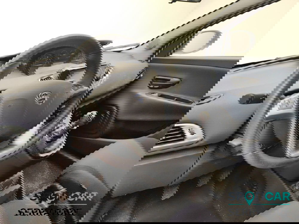 Lancia Ypsilon usata a Como (7)