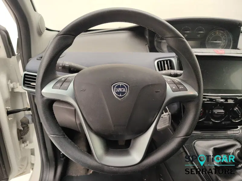 Lancia Ypsilon usata a Como (8)