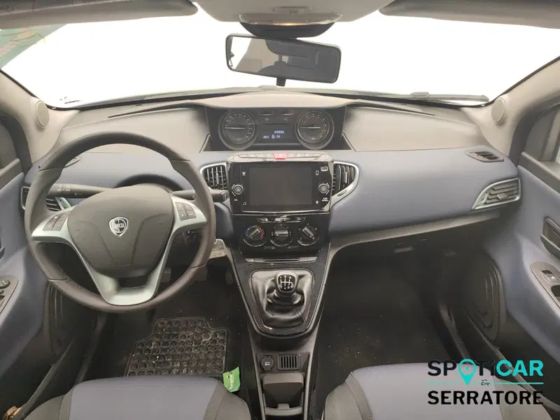 Lancia Ypsilon usata a Como (14)