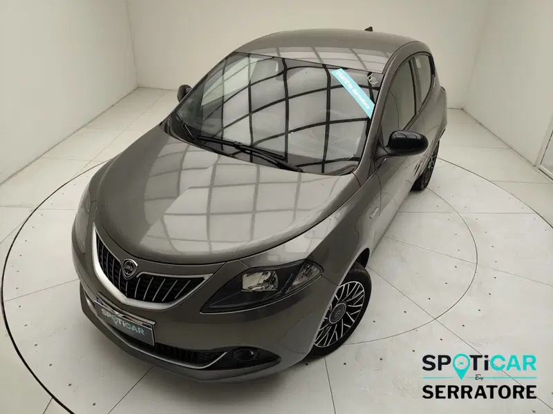 Lancia Ypsilon usata a Como (15)