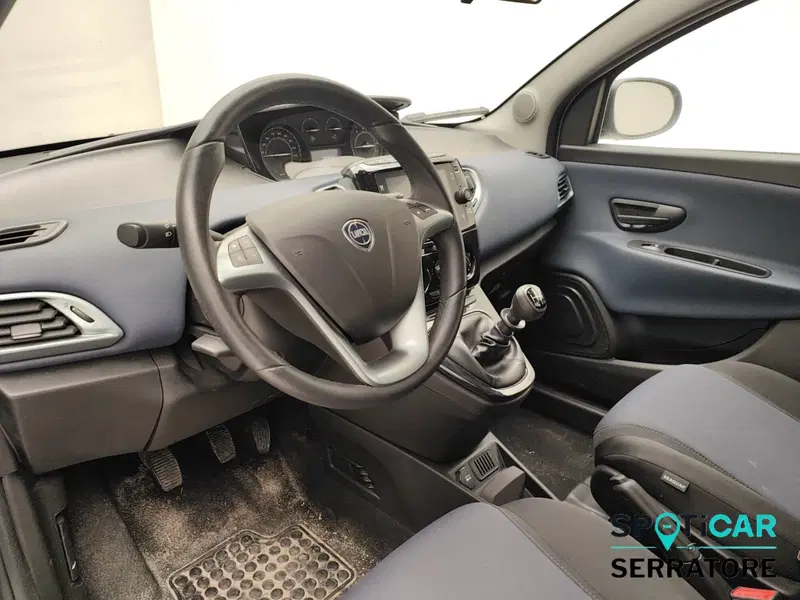 Lancia Ypsilon usata a Como (7)