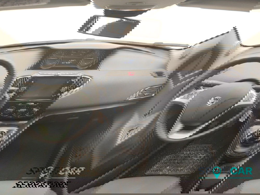 Lancia Ypsilon usata a Como (14)