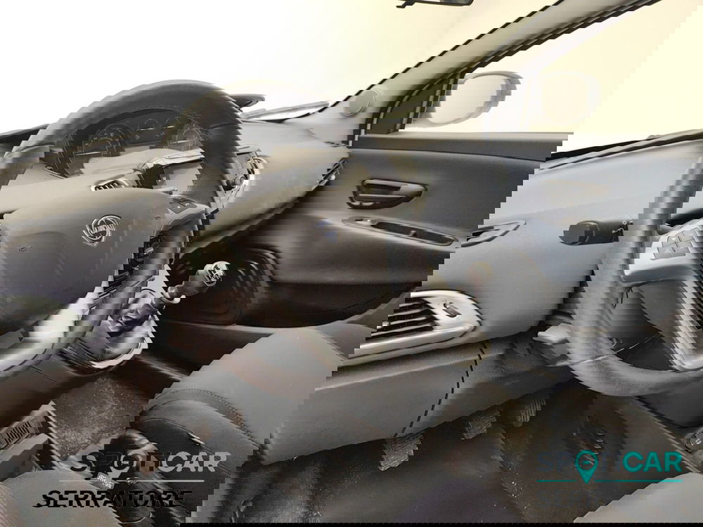 Lancia Ypsilon usata a Como (7)