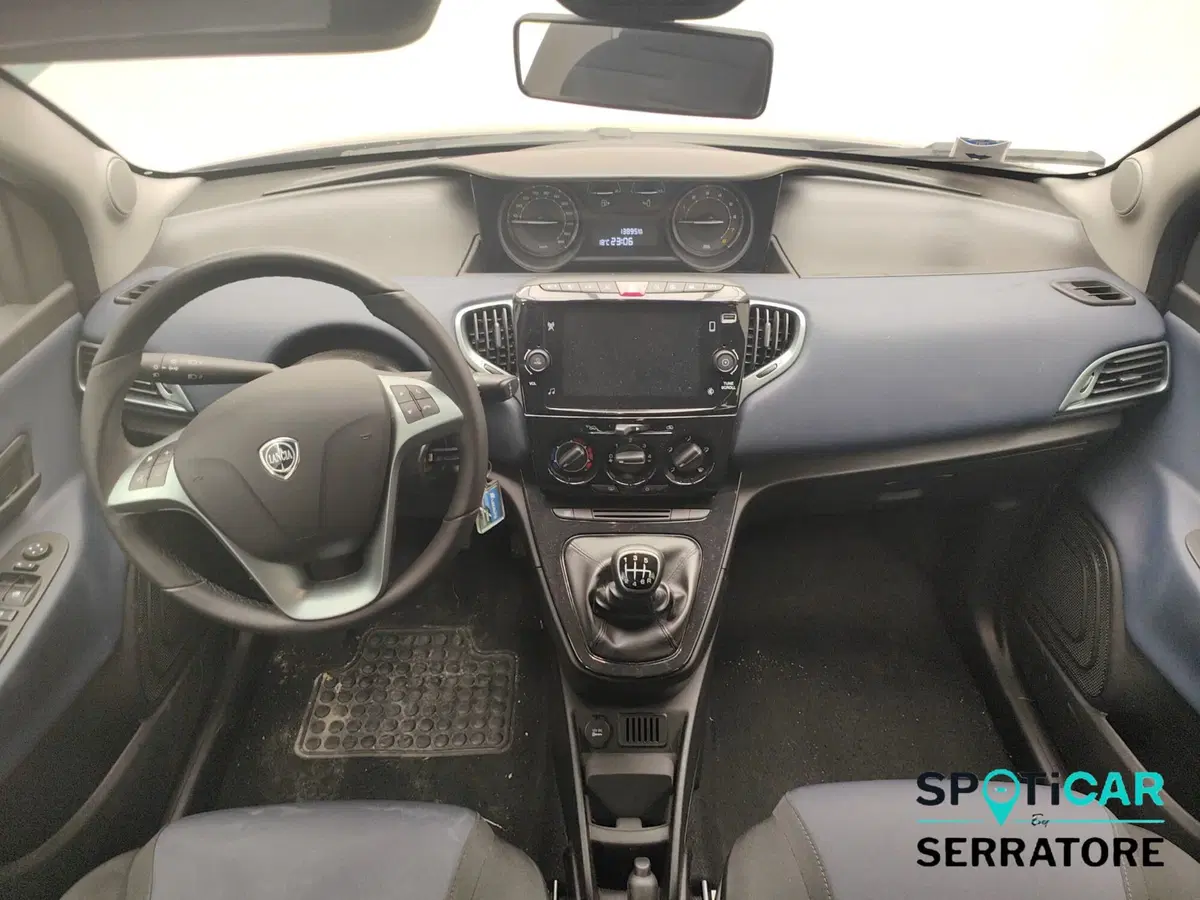 Lancia Ypsilon usata a Como (14)
