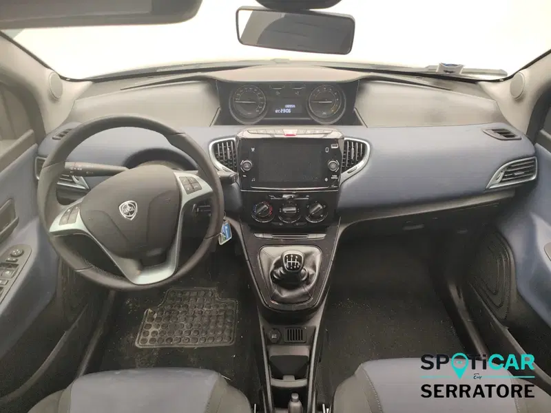 Lancia Ypsilon usata a Como (14)