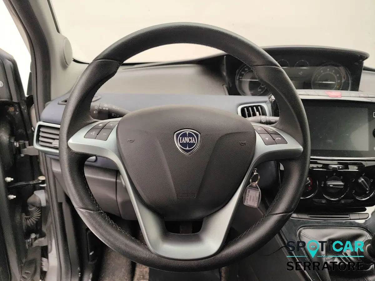 Lancia Ypsilon usata a Como (8)