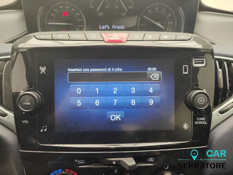 Lancia Ypsilon usata a Como (10)