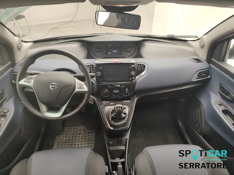 Lancia Ypsilon usata a Como (14)