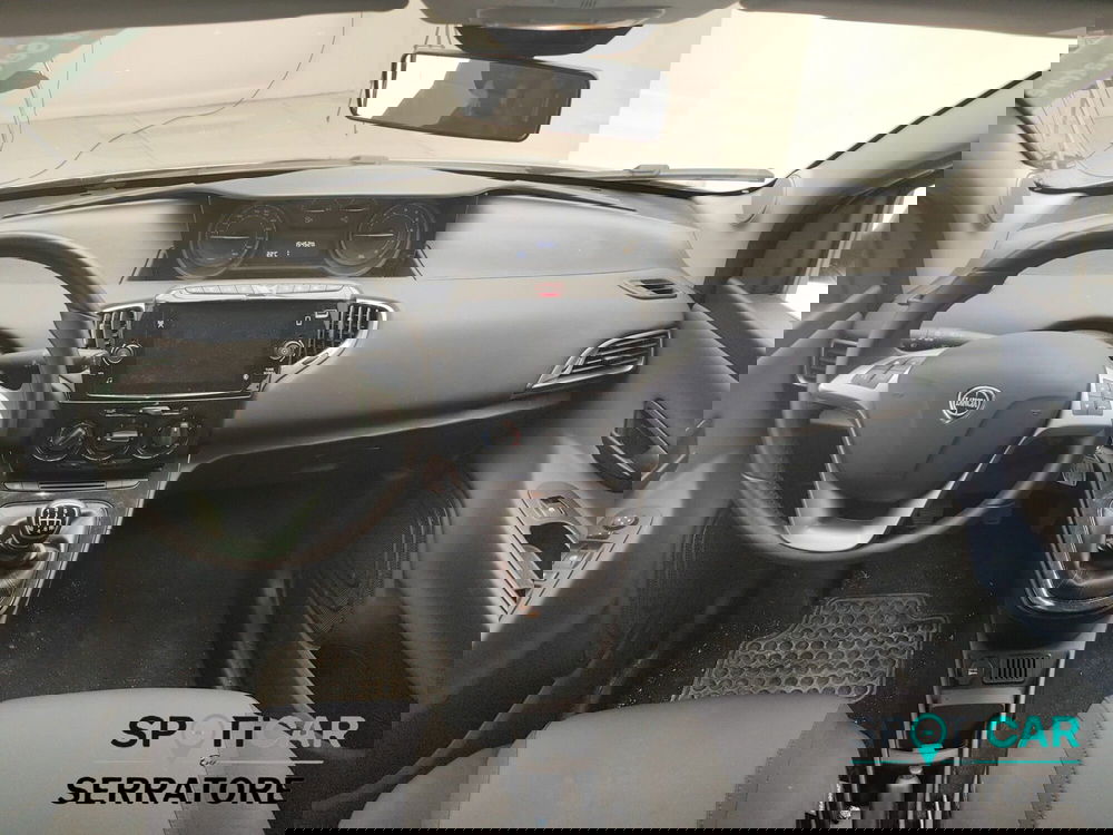 Lancia Ypsilon usata a Como (14)