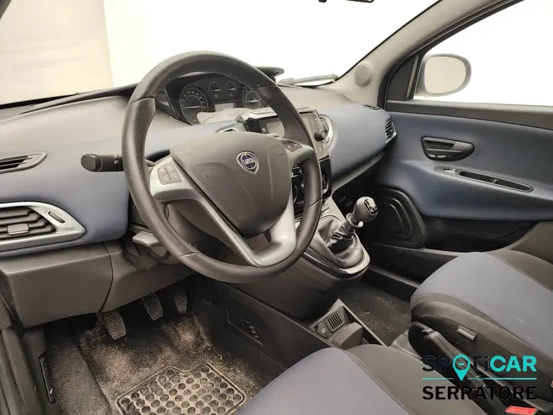 Lancia Ypsilon usata a Como (7)