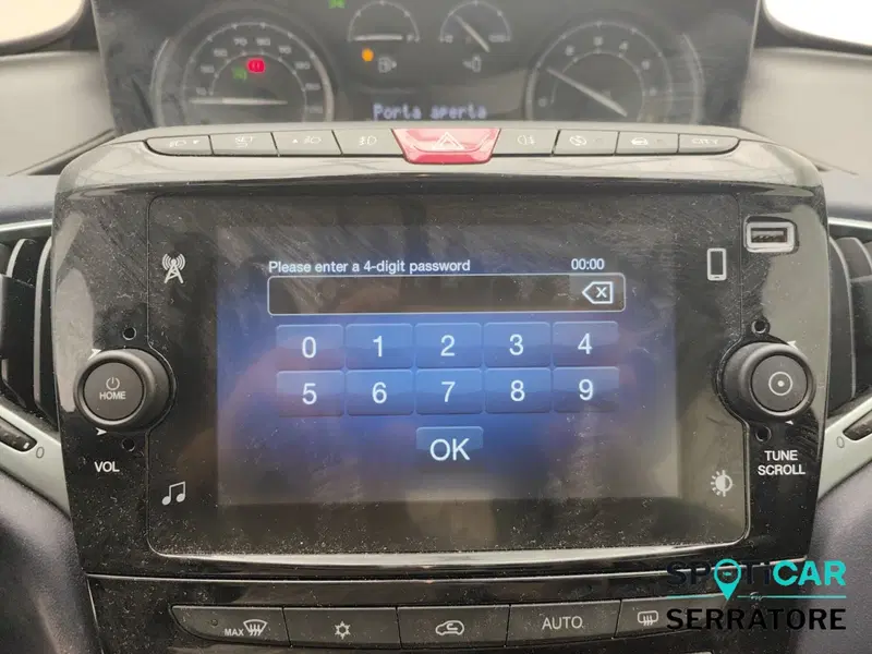 Lancia Ypsilon usata a Como (10)