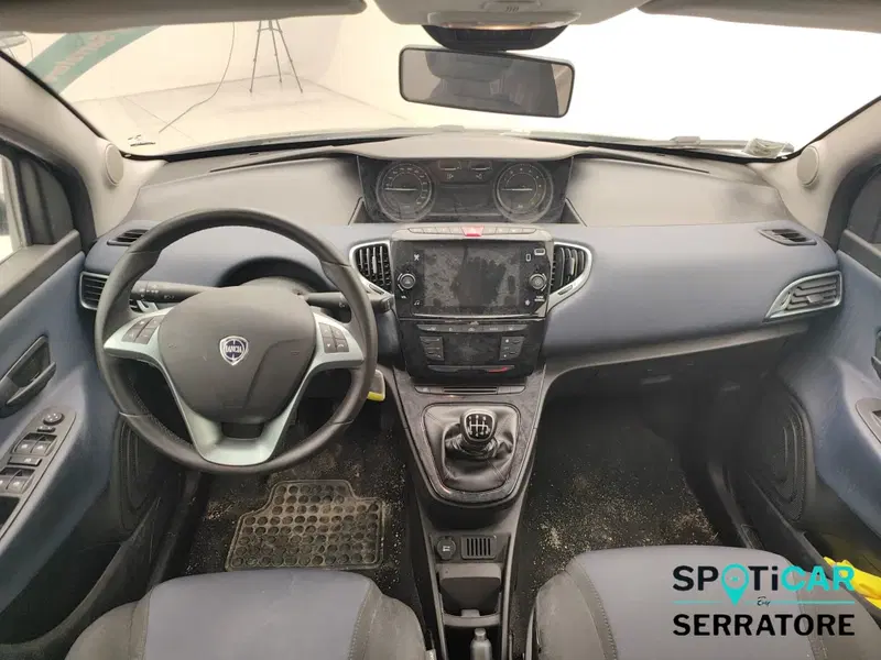 Lancia Ypsilon usata a Como (14)