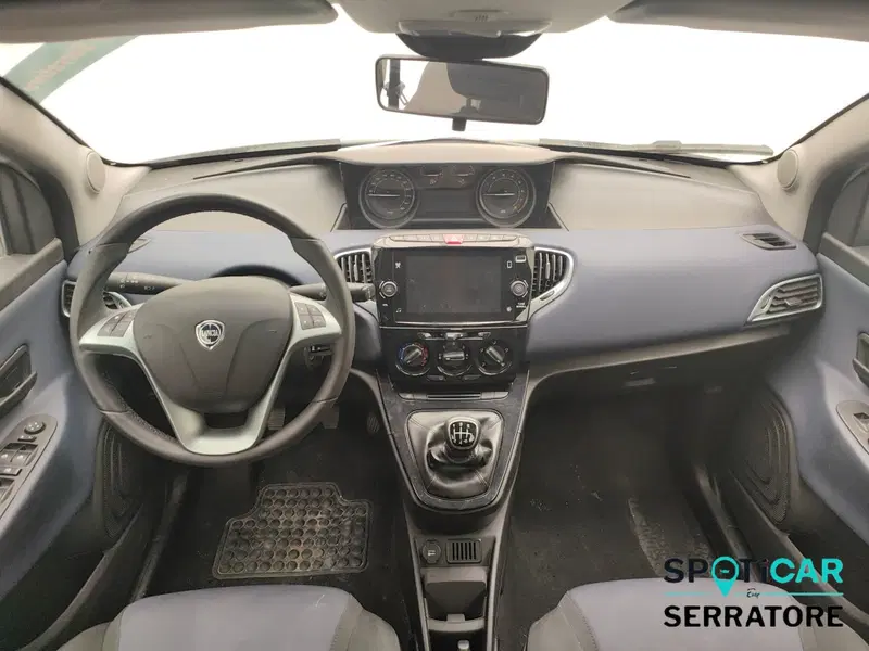 Lancia Ypsilon usata a Como (14)