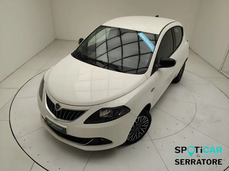 Lancia Ypsilon usata a Como (15)