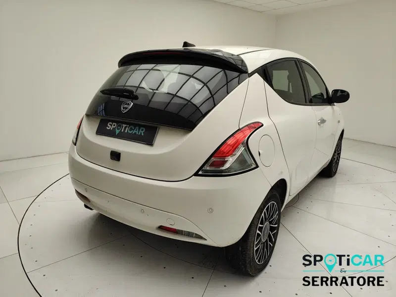 Lancia Ypsilon usata a Como (5)