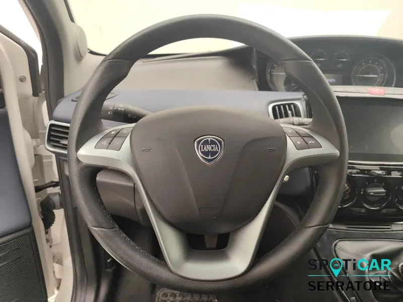 Lancia Ypsilon usata a Como (8)