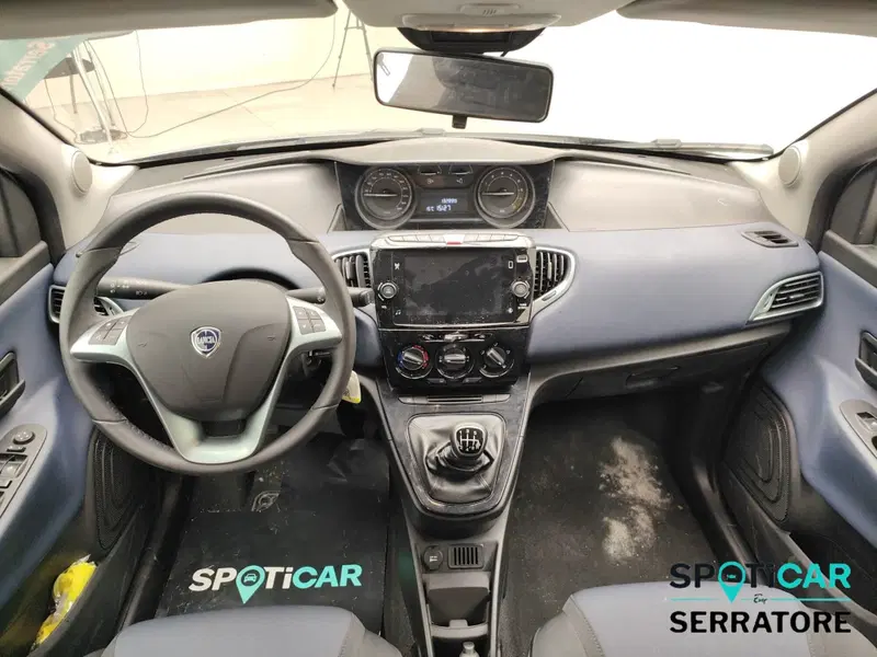 Lancia Ypsilon usata a Como (14)