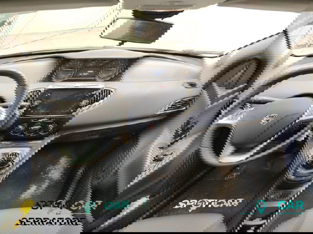 Lancia Ypsilon usata a Como (14)