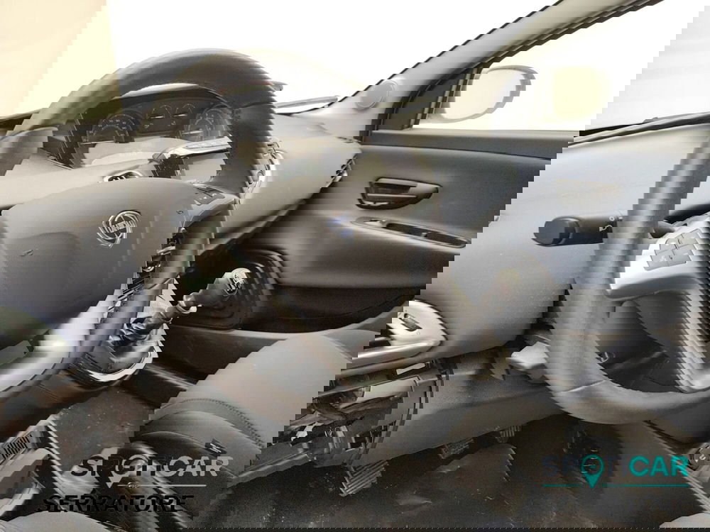 Lancia Ypsilon usata a Como (7)