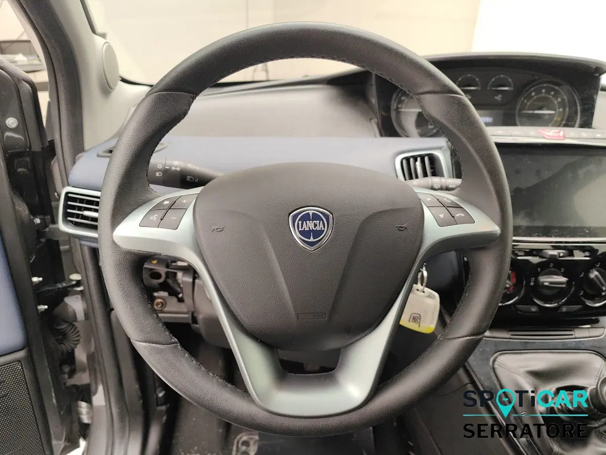 Lancia Ypsilon usata a Como (8)