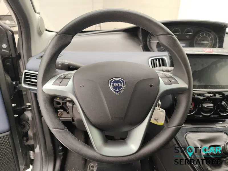Lancia Ypsilon usata a Como (8)