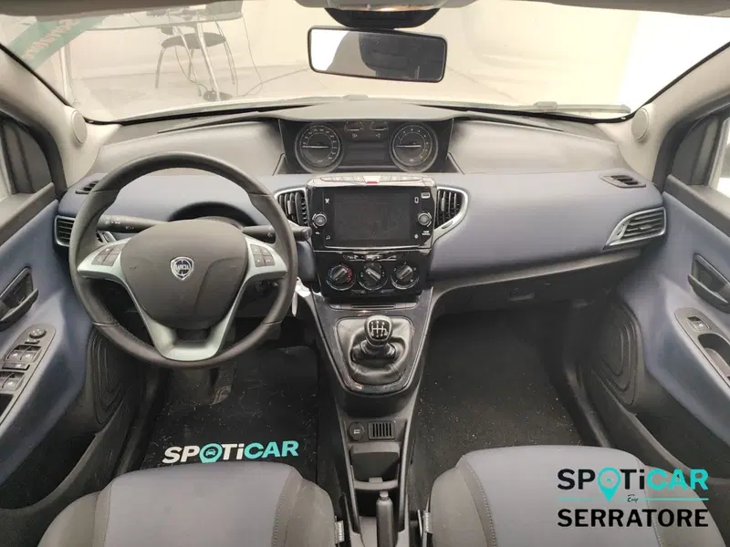 Lancia Ypsilon usata a Como (14)