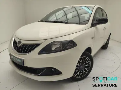 Lancia Ypsilon 1.0 FireFly 5 porte S&amp;S Hybrid Gold Plus del 2024 usata a Erba