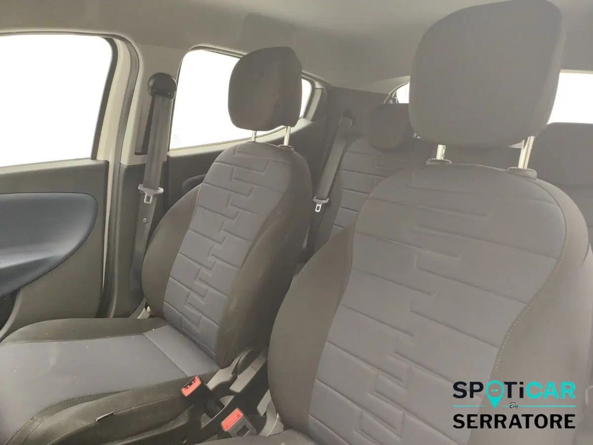 Lancia Ypsilon usata a Como (13)