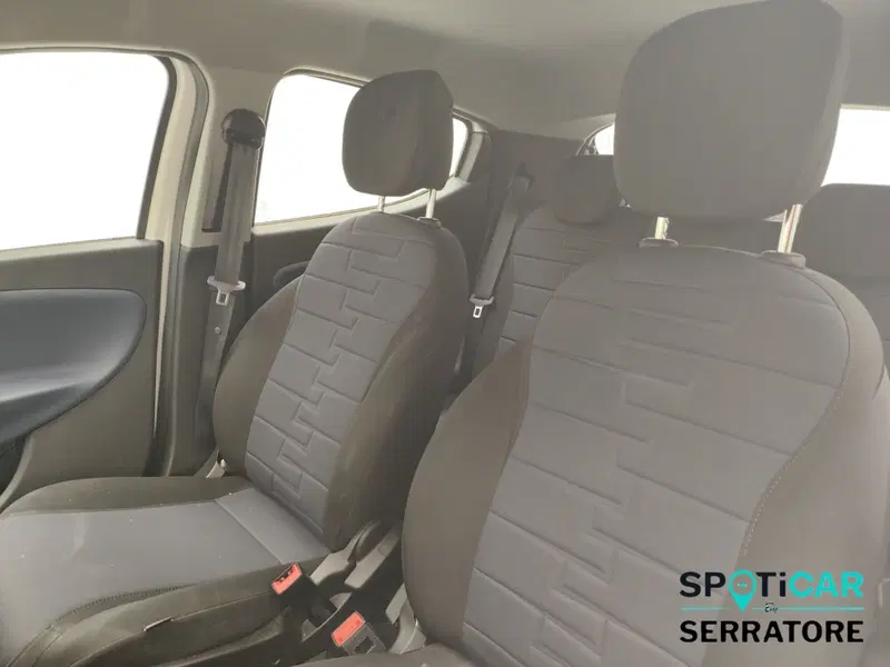 Lancia Ypsilon usata a Como (13)
