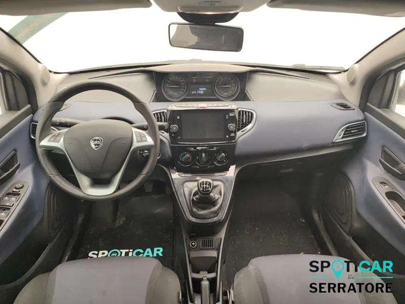Lancia Ypsilon usata a Como (14)