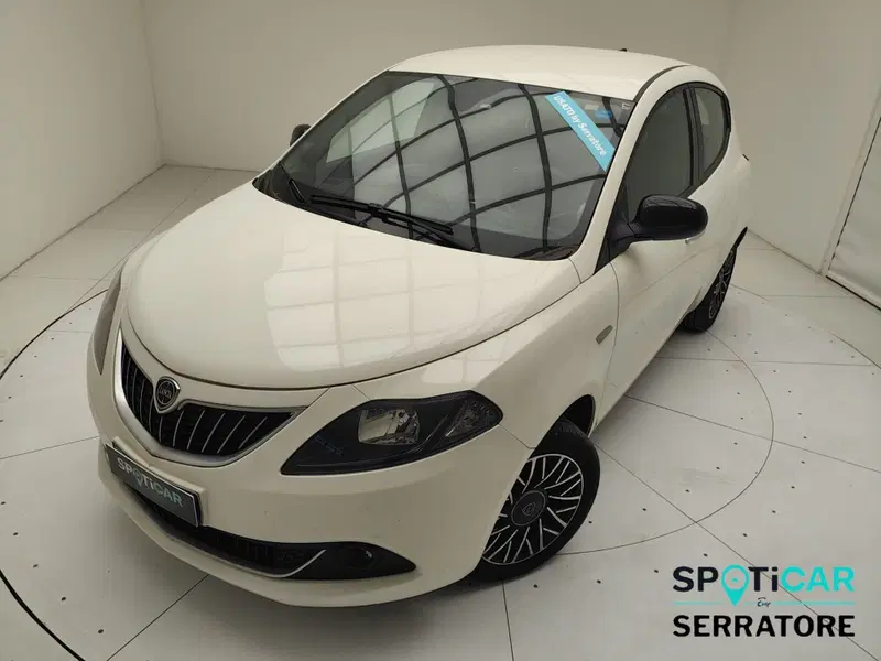 Lancia Ypsilon usata a Como (15)