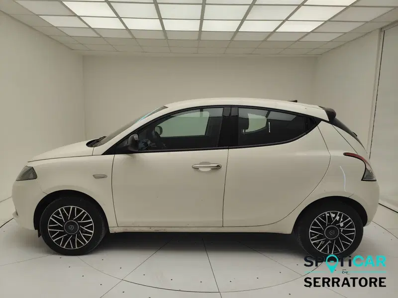 Lancia Ypsilon usata a Como (4)